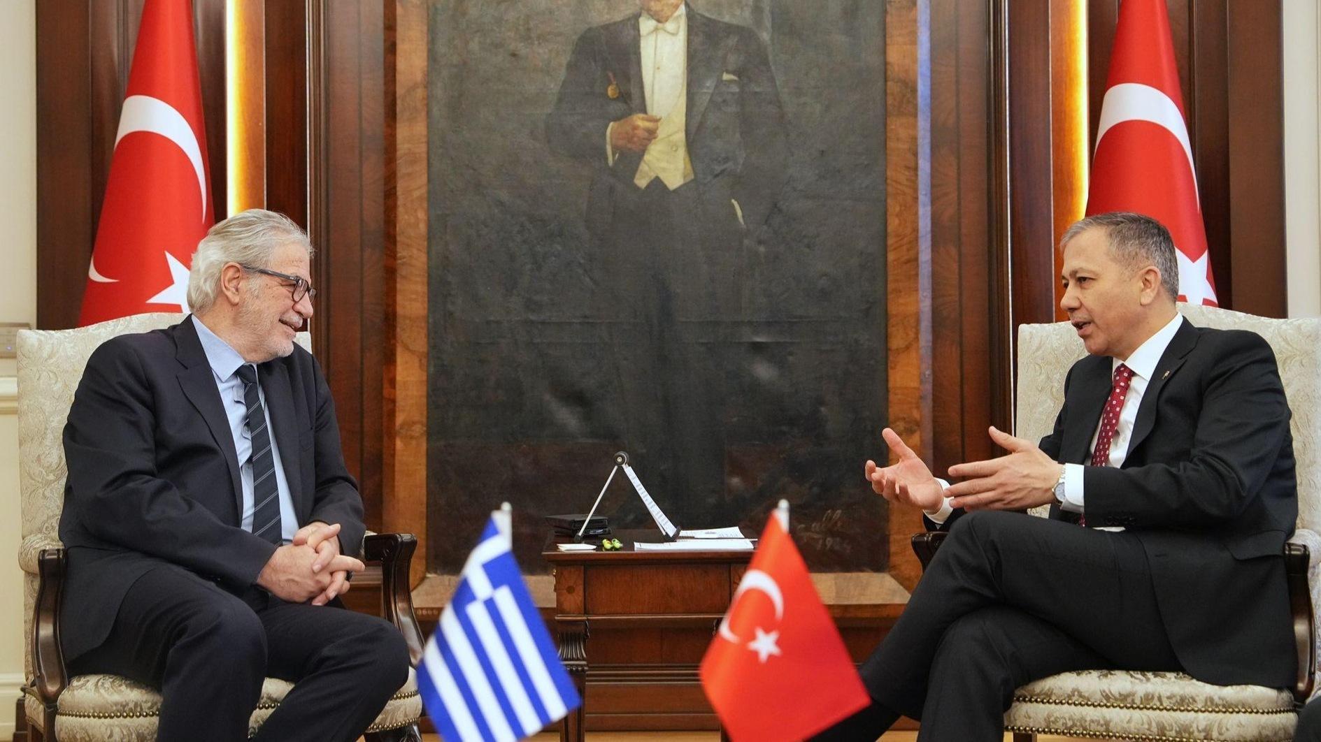 Turkse en Griekse ministers voeren gesprekken over illegale migratie