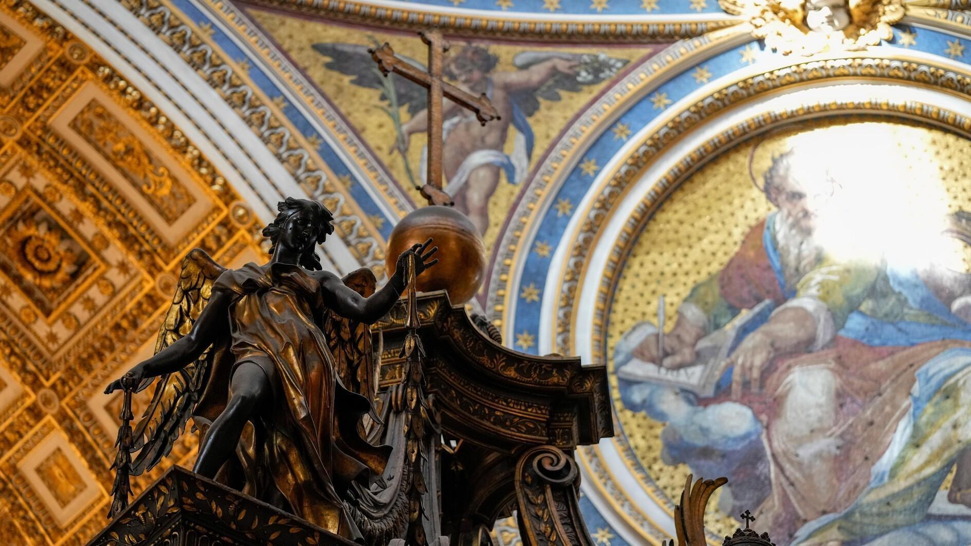 Vaticaan onthult plannen voor het herstellen van de Bernini-koepel in de Sint-Pietersbasiliek