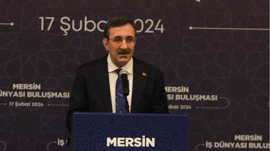 De daling van het tekort op de lopende rekening zal zich waarschijnlijk voortzetten, zegt vice-president Yılmaz