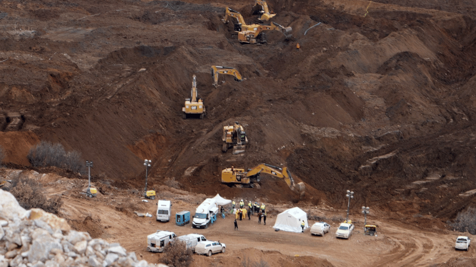 Er moet 35 miljoen kubieke meter grond worden verwijderd uit de aardverschuiving in de Erzincan-mijn