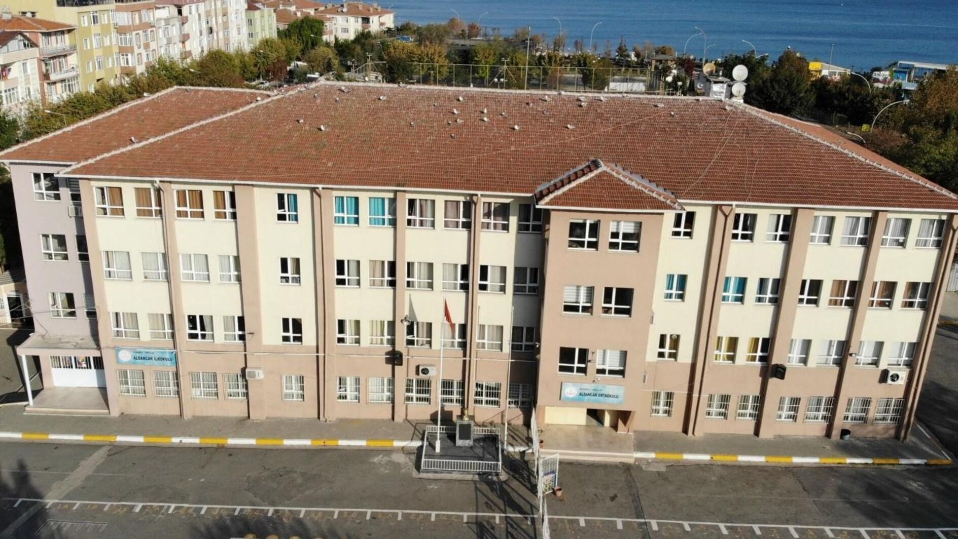 Schoolgebouwen die gevaar lopen in Istanbul worden versterkt en herbouwd: rapport