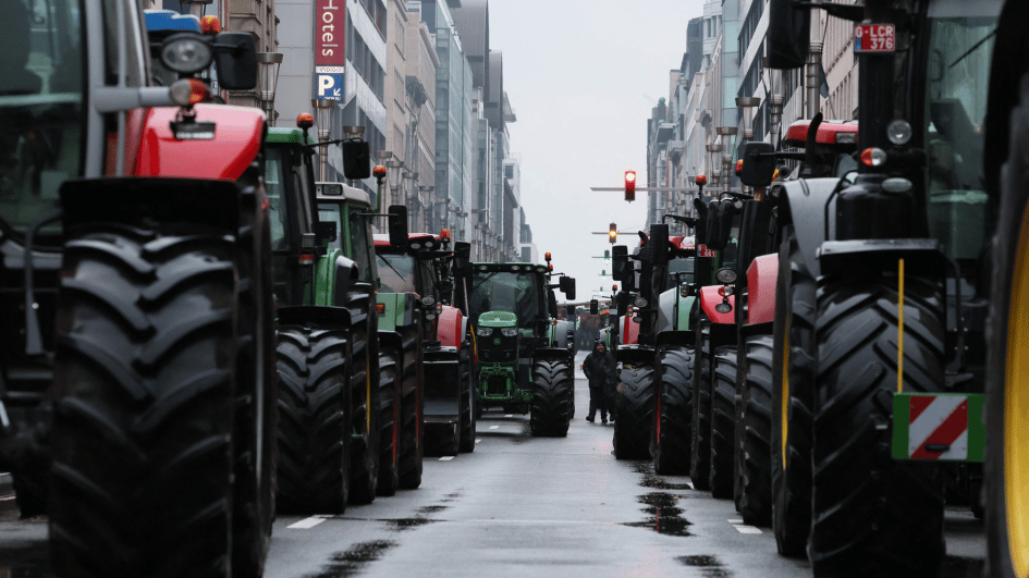Tractorprotesten bedreigen het groene landbouwbeleid van de EU
