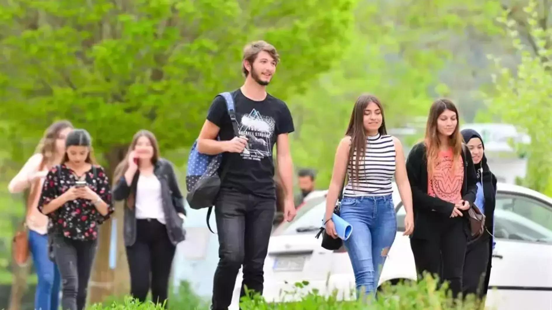 Türkiye-Azerbeidzjan Universiteit om het hoger onderwijs tussen landen te overbruggen