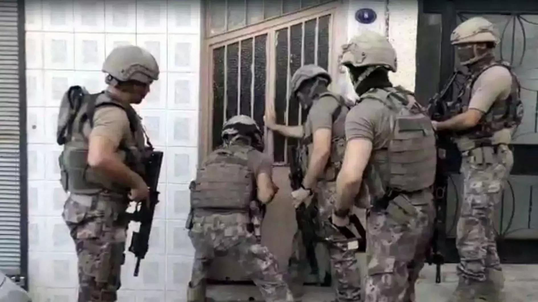 Turkse troepen voeren het harde optreden tegen ISIS op na een aanval op de kerk