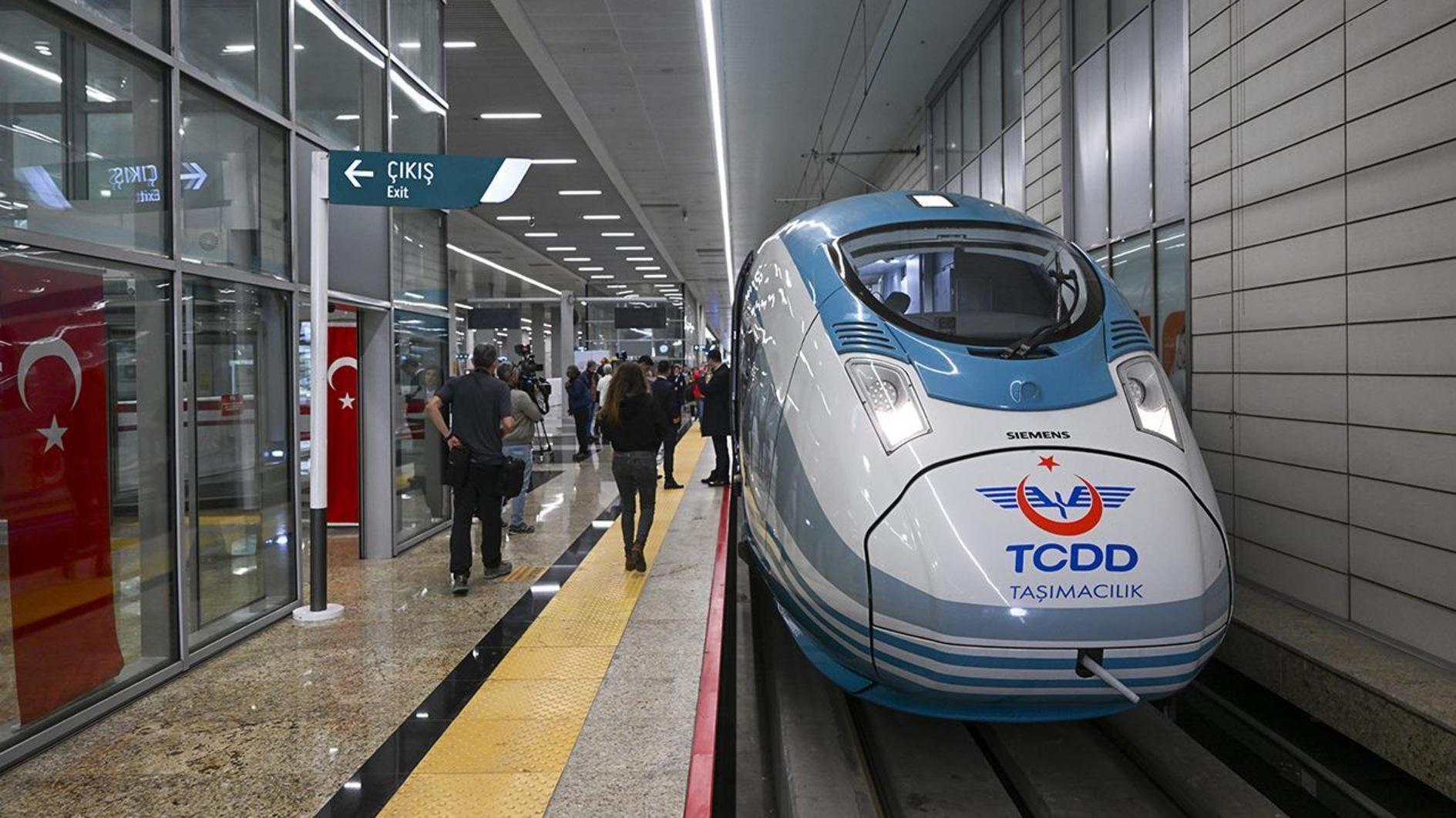 'Supersnelle' trein die Istanbul in 80 minuten met Ankara verbindt: Minister