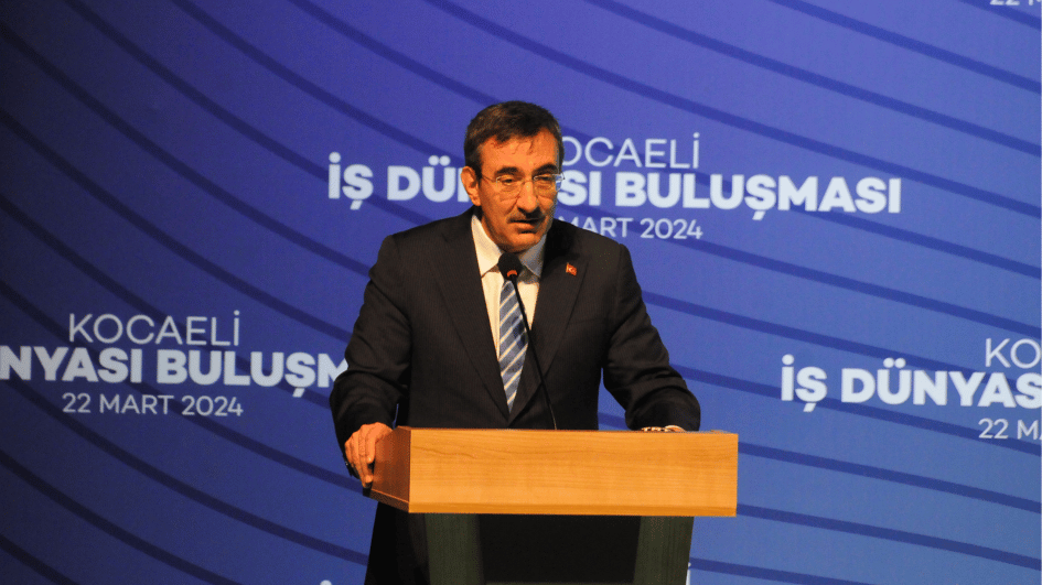 De regering gaat niet door met het implementeren van het economische programma: Yılmaz