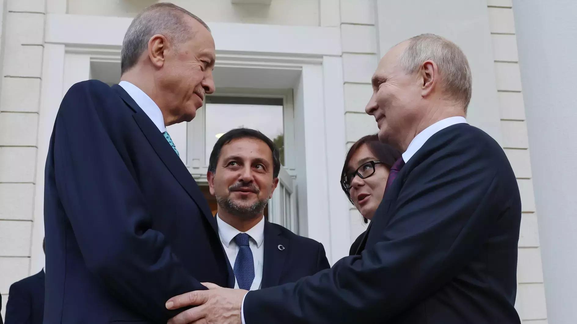 Erdoğan zegt dat Türkiye klaar is om de vredesbesprekingen tussen Rusland en Oekraïne te vergemakkelijken