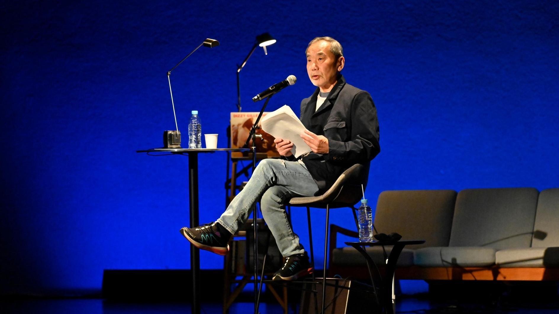 Haruki Murakami onthult zijn nieuwe korte verhaal op een literair evenement in Tokio