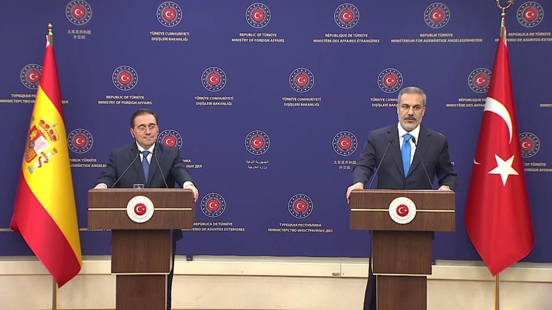 Het Turkse FM benadrukt het belang van de banden tussen Turkije en de EU