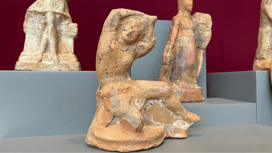 Kindergraven en beeldjes gevonden in het oude Tenedos