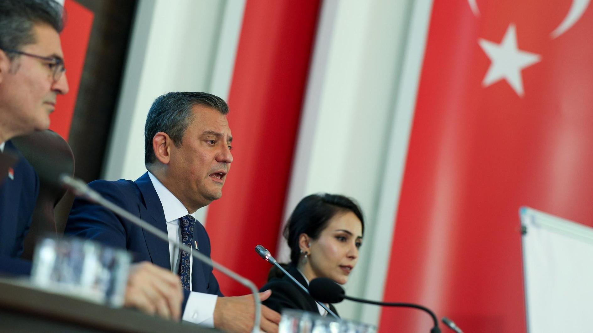 CHP-leider prijst AI in het succes van de lokale verkiezingen