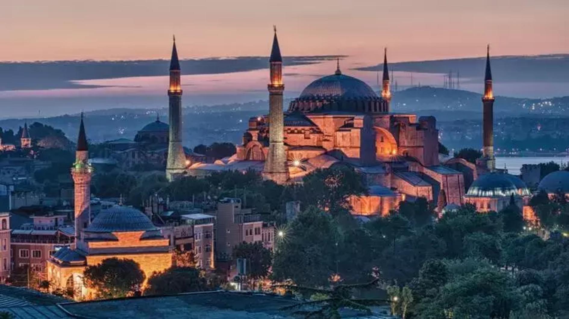 Natie viert de 571e verjaardag van de verovering van Istanbul
