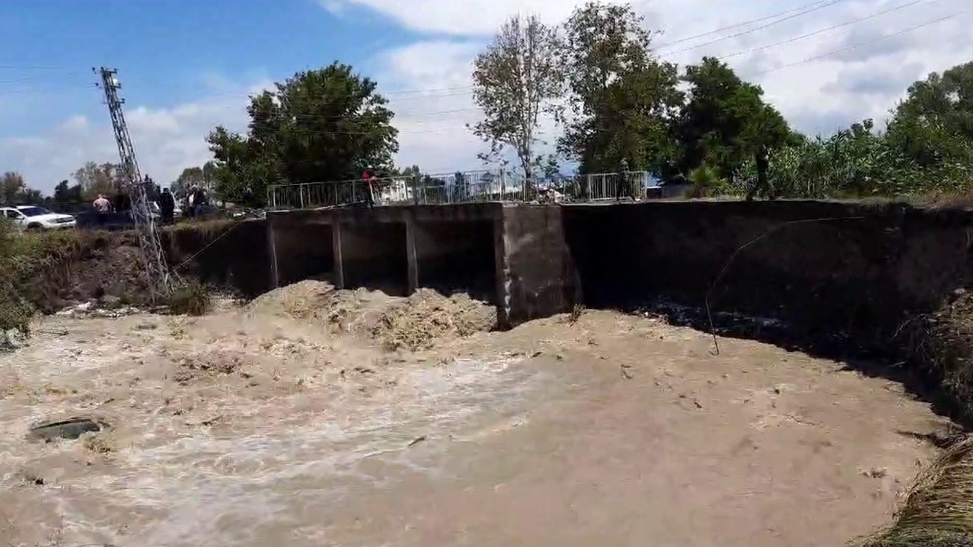 Zware regenval veroorzaakt overstromingen in Hatay