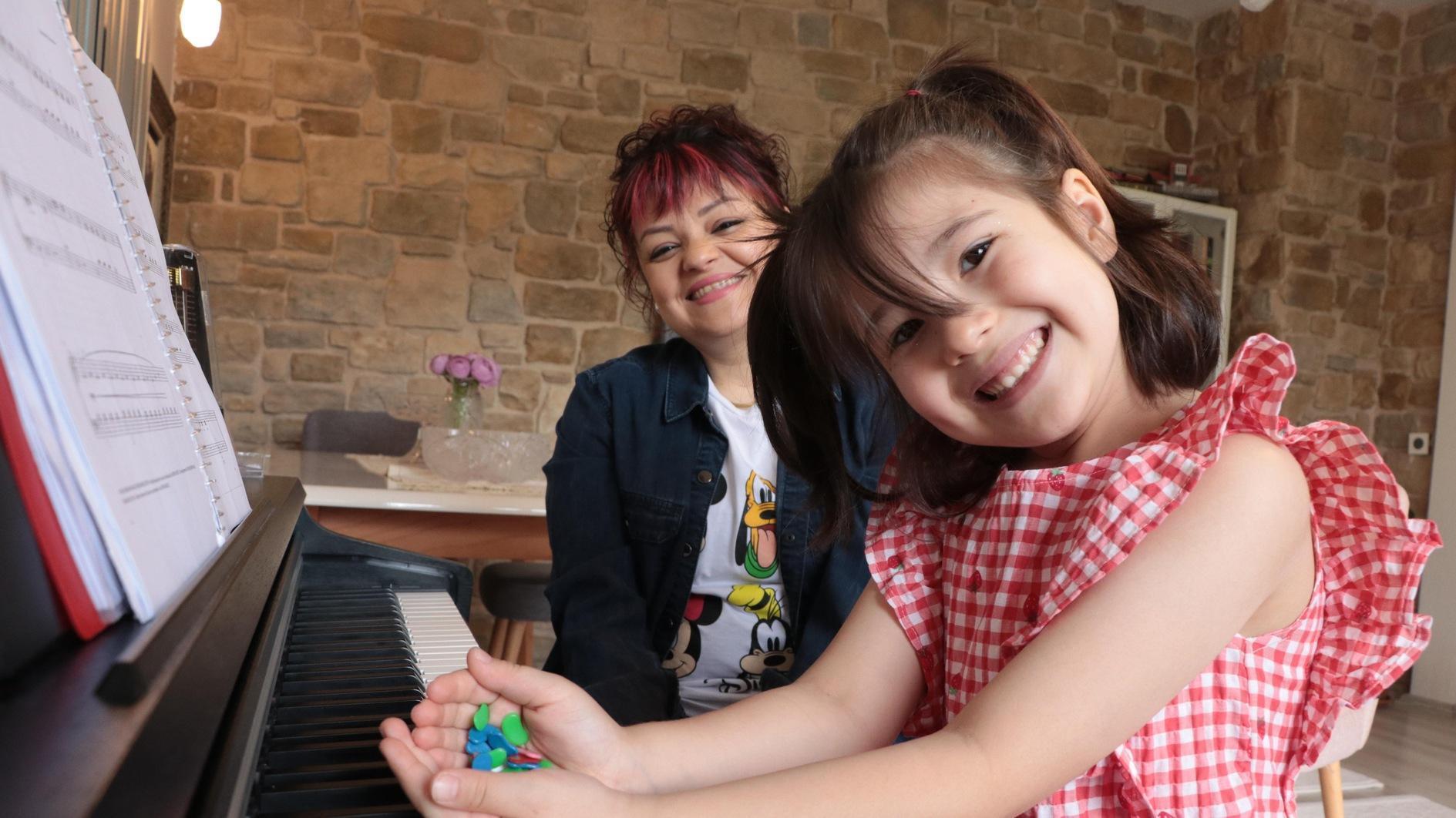 Jong meisje wint wereldwijde pianowedstrijd met unieke leermethode