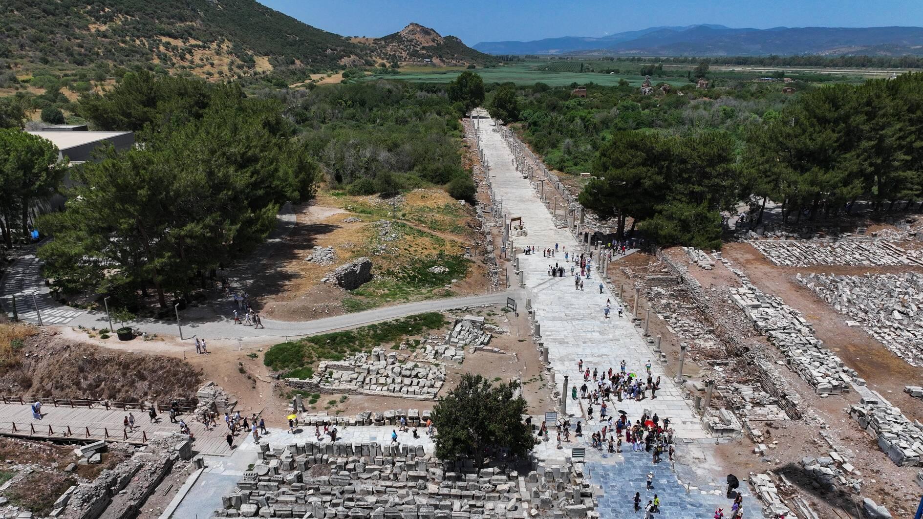 Opgravingen onthullen derde grote poort van oude stad Efeze