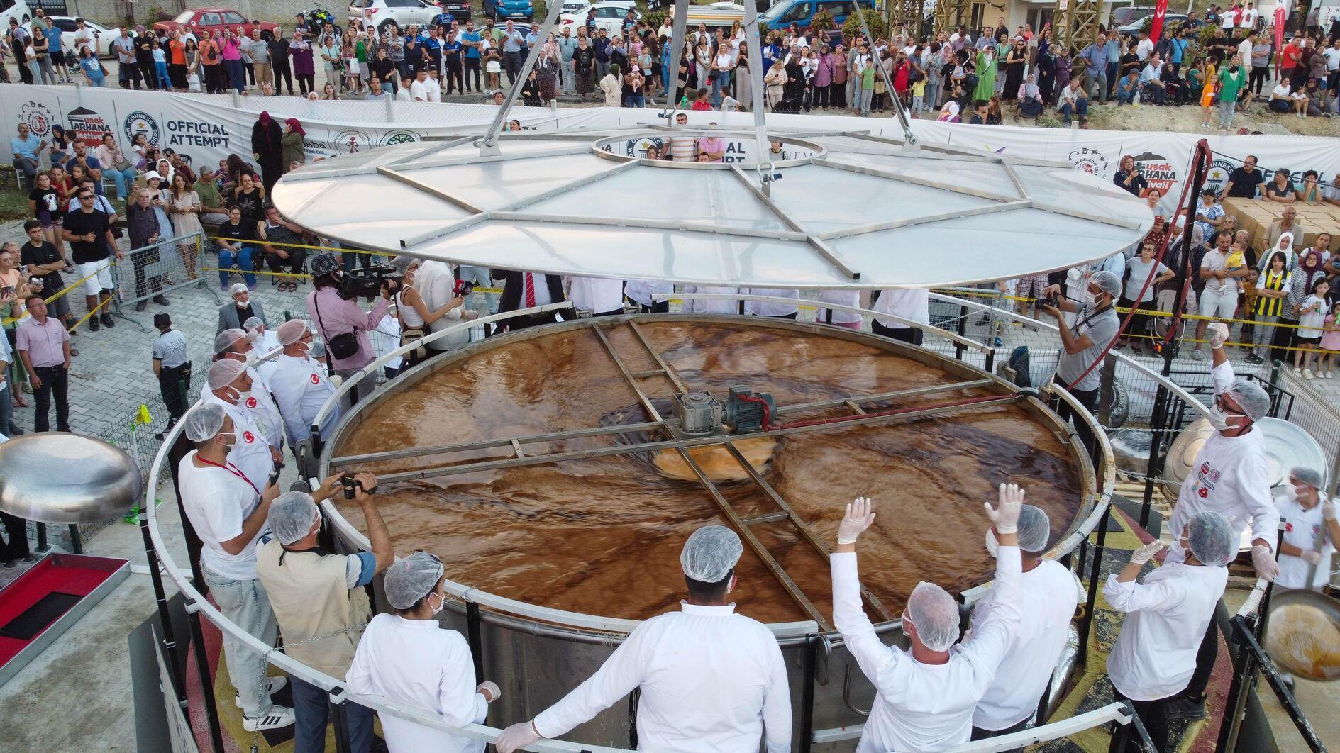 Tarhana breekt Guinness-record met grootste kom soep